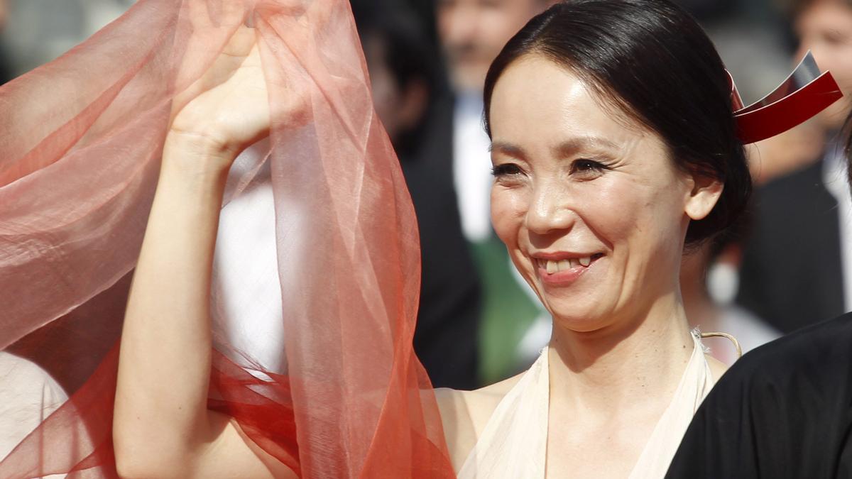 La cineasta japonesa Naomi Kawase es acusada de abusar y agredir a su equipo