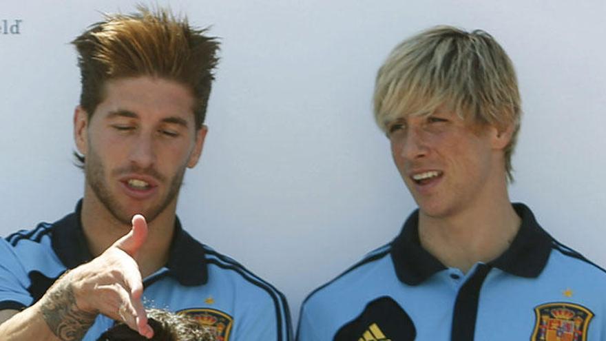 Sergio Ramos junto a Fernando Torres.