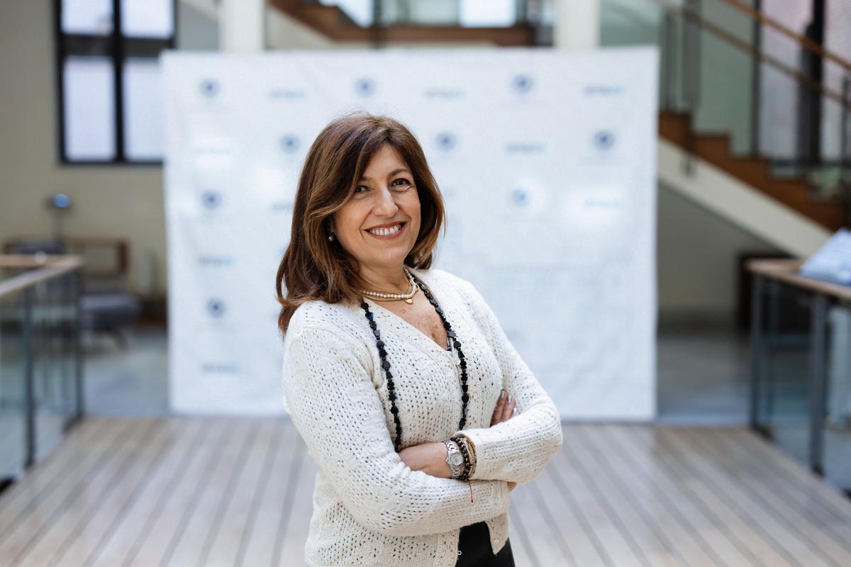 La decana de la Facultad de Filosofía y Letras de la Universidad de Málaga y presidenta de la Asociación de Decanatos de Artes y Humanidades, Sara Robles posa para una foto en el Rectorado de la Universidad de Málaga.