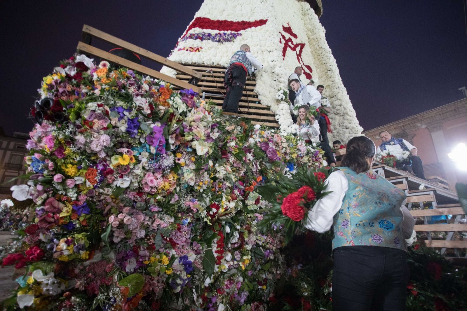 Manto de la Virgen de las Fallas 2022