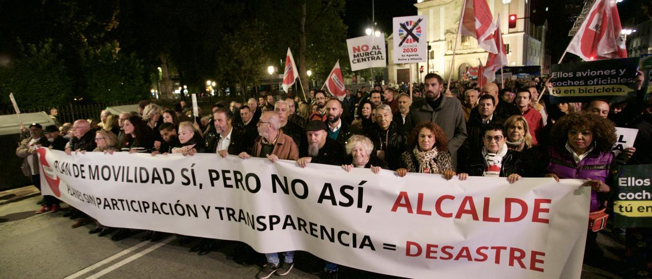 Una de las manifestaciones de los colectivos contrarios al plan de movilidad del Ayuntamiento de Murcia