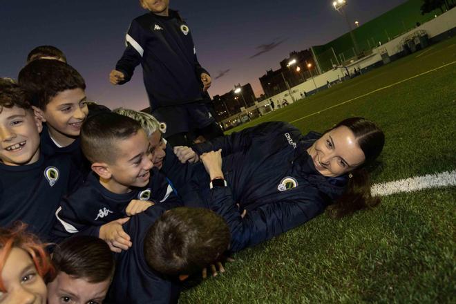La otra forma de enseñar fútbol: Celia Camarasa, entrenadora de los benjamines del Hércules