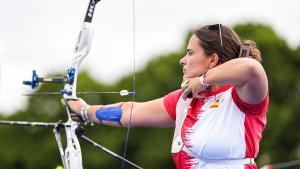 La arquera española Elia Canales compite en la fase de clasificación del tiro con arco de Paris 2024