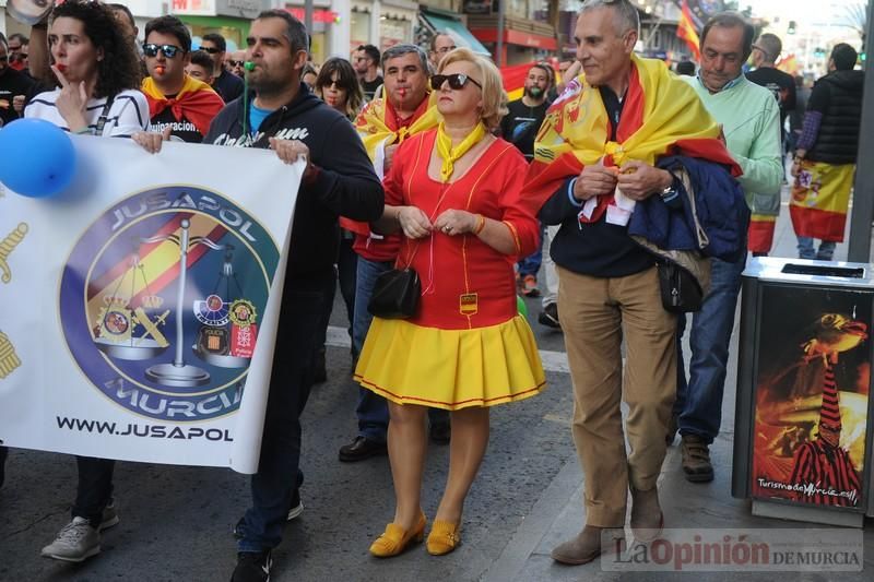 Miles de policías claman en Murcia para exigir "equiparación real" de sus salarios