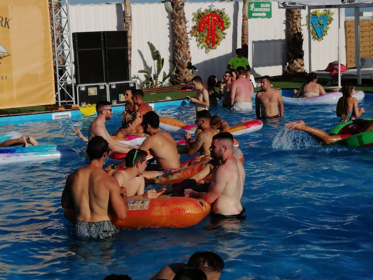 El festival contará con tres piscinas en el Beach Club