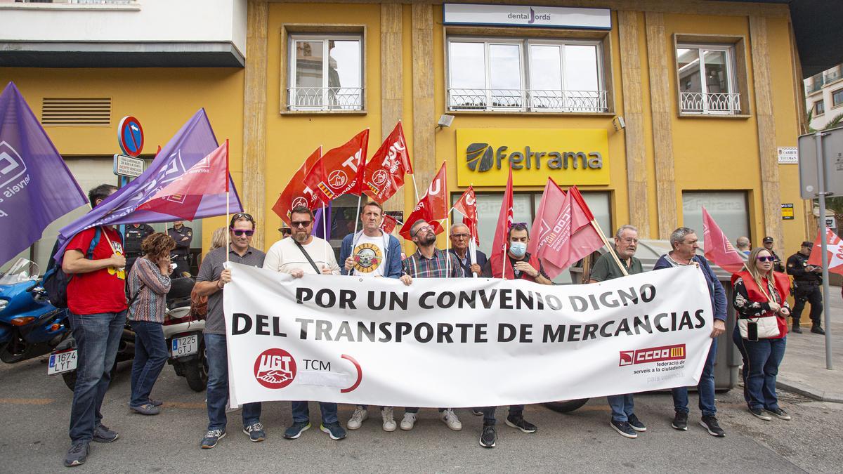 Concentración sindical ante la sede de Fetrama el pasado mes de noviembre.