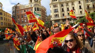 Miles de cordobeses claman contra la amnistía en la plaza de las Tendillas de Córdoba