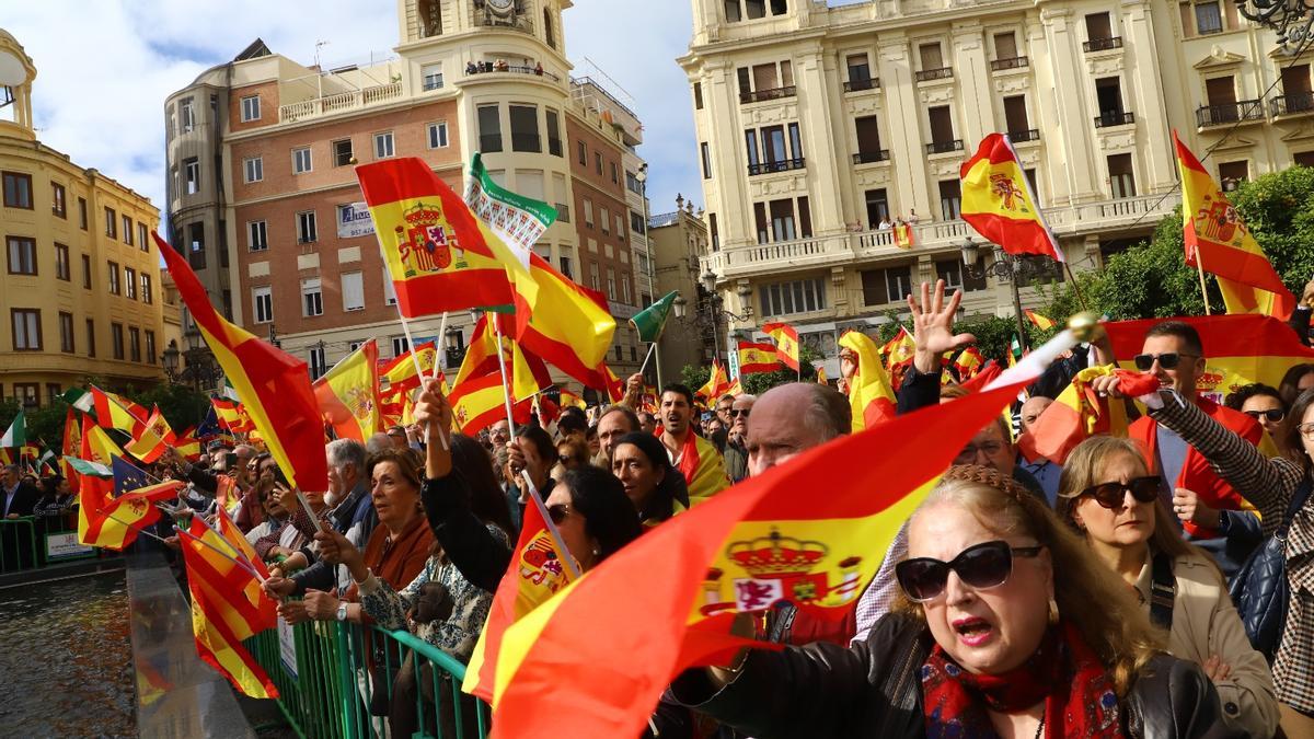 Miles de cordobeses claman contra la amnistía en la plaza de las Tendillas de Córdoba