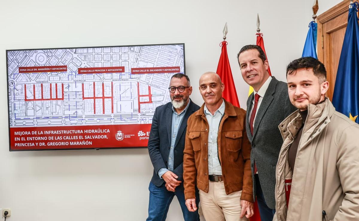 El alcalde con el concejal de Espacio Público, el gerente de Veolia y un técnico municipal