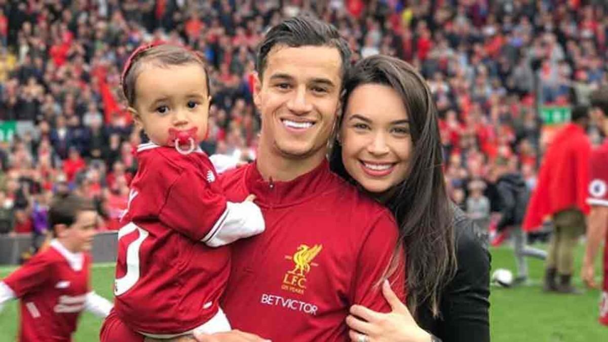 Coutinho, junto a su mujer Ainee y su hija María