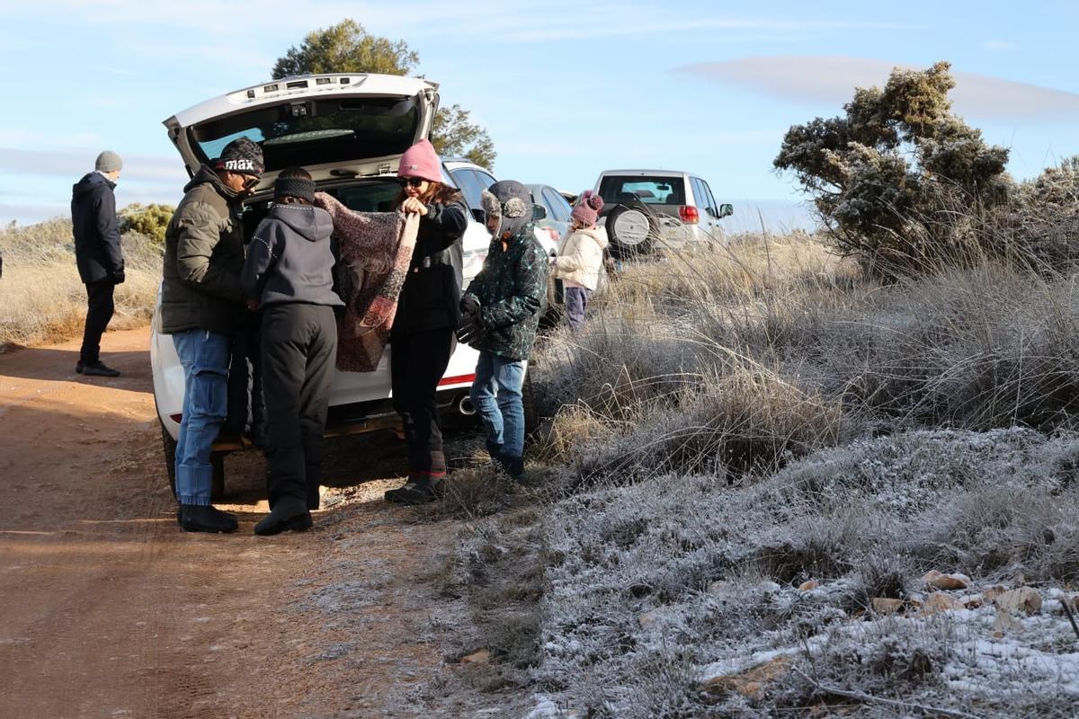 Visitors to Aitana to enjoy the snow, although it is located in areas with difficult access