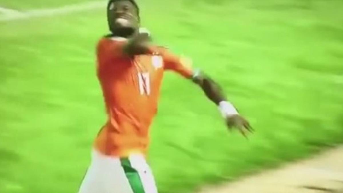 Este es el gesto que hizo Aurier tras marcar su gol a Mali y que investiga la FIFA