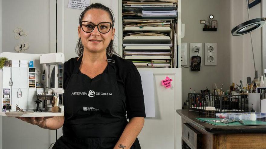 La vida en diminuto de la artesana Belén Lamela: creaciones en miniatura que cautivan desde A Coruña