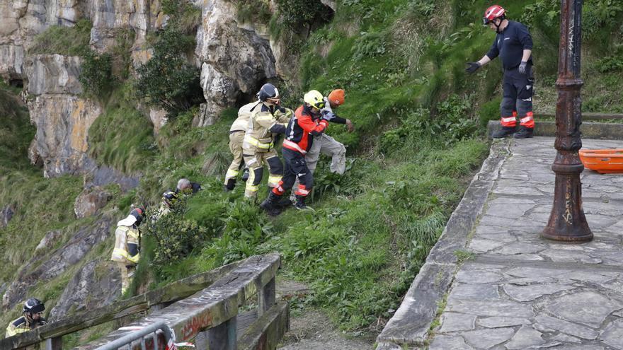 Falsa alarma en el cerro de Santa Catalina: dos camiones de bomberos y varias patrullas de la Policía para asistir a un hombre en estado de embriaguez