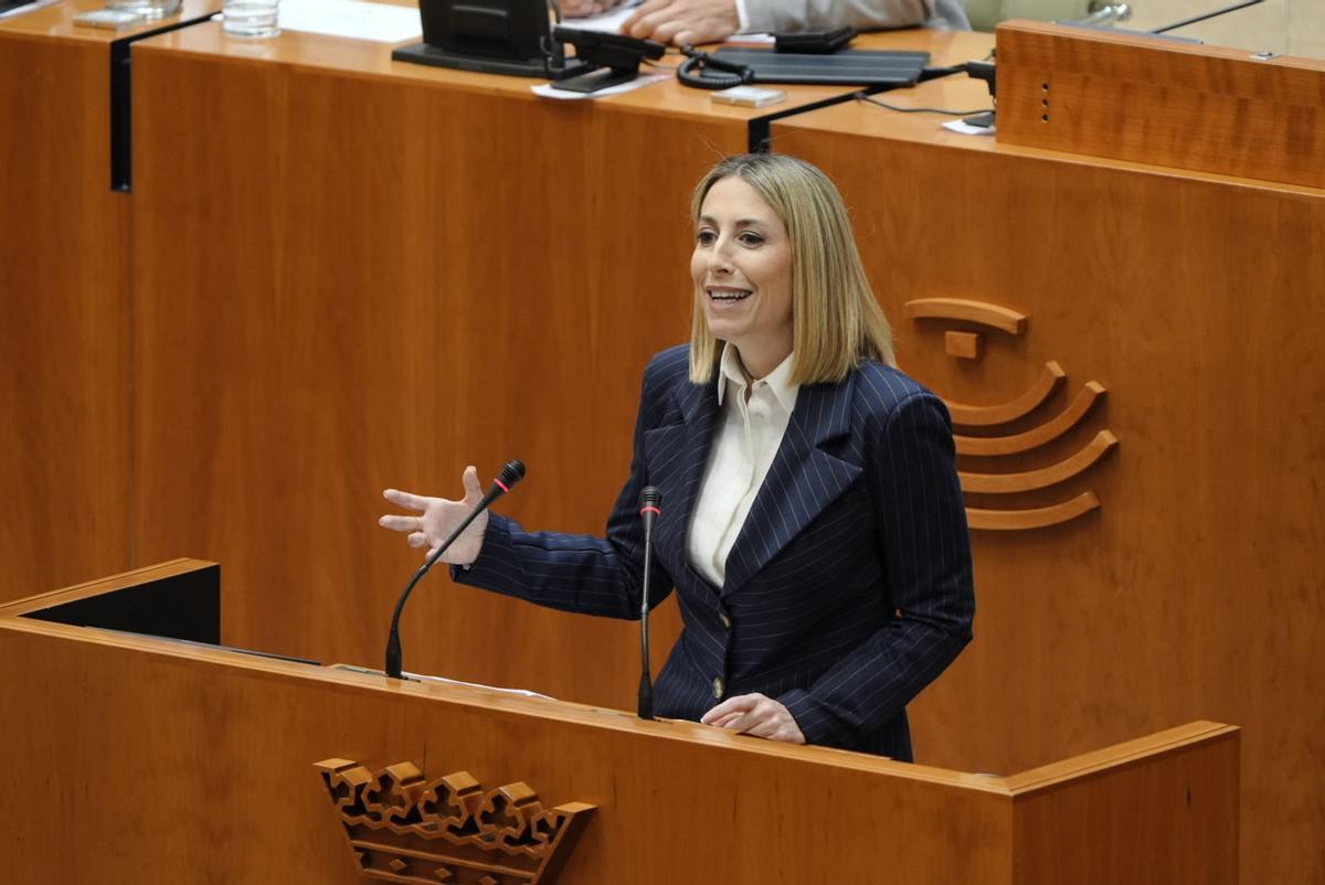 Fotogalería | Segunda sesión del pleno de investidura de María Guardiola en imágenes