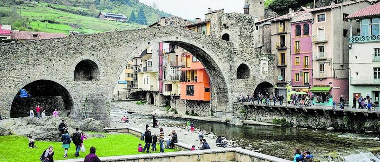 El pont Nou sobre el riu Ter, al centre de Camprodon. | LLANARS