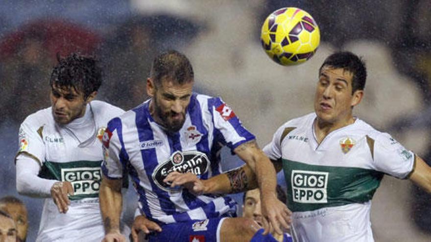 Imagen del partido entre el Deportivo y el Elche.