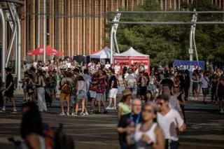 En imágenes | El Vive Latino inaugura su segunda jornada sin que el calor dé tregua