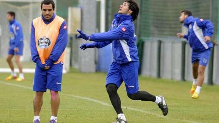 Morel, durante un entrenamiento junto a Colotto. / carlos pardellas