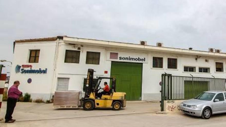 Orihuela decreta el cierre cautelar por exceso de ruido de una carpintería