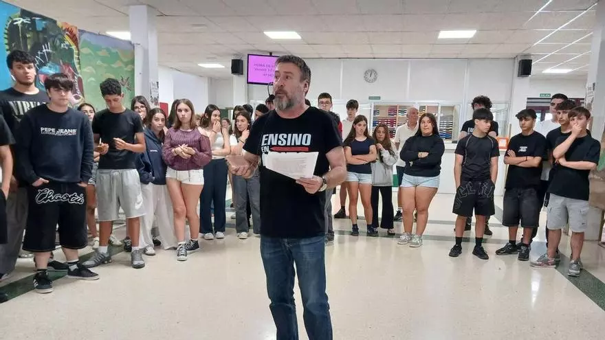 El IES As Barxas de Moaña convierte en arte la historia del río Pontillón y la tragedia de las guerras activas