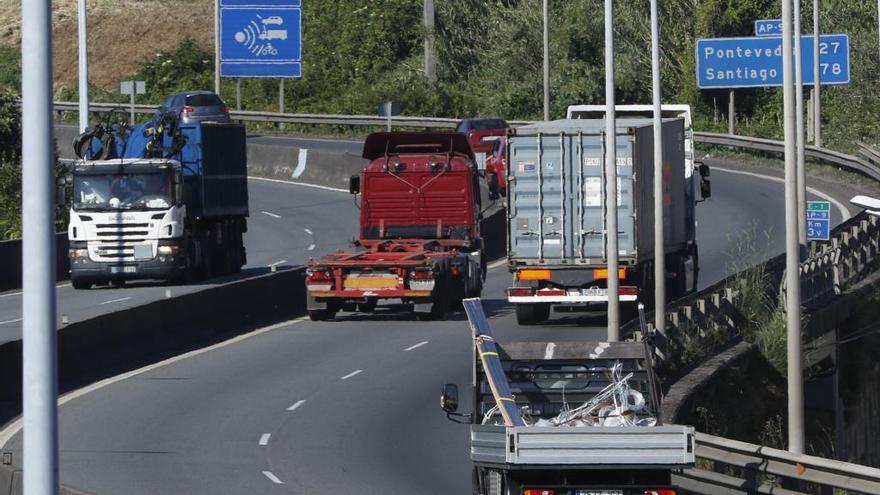 La recuperación y el comercio electrónico elevan el tránsito diario en los accesos a 7.000 camiones