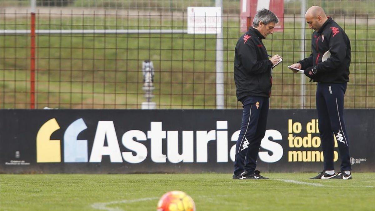 Iñaki Tejada es el analista en el equipo de Abelardo