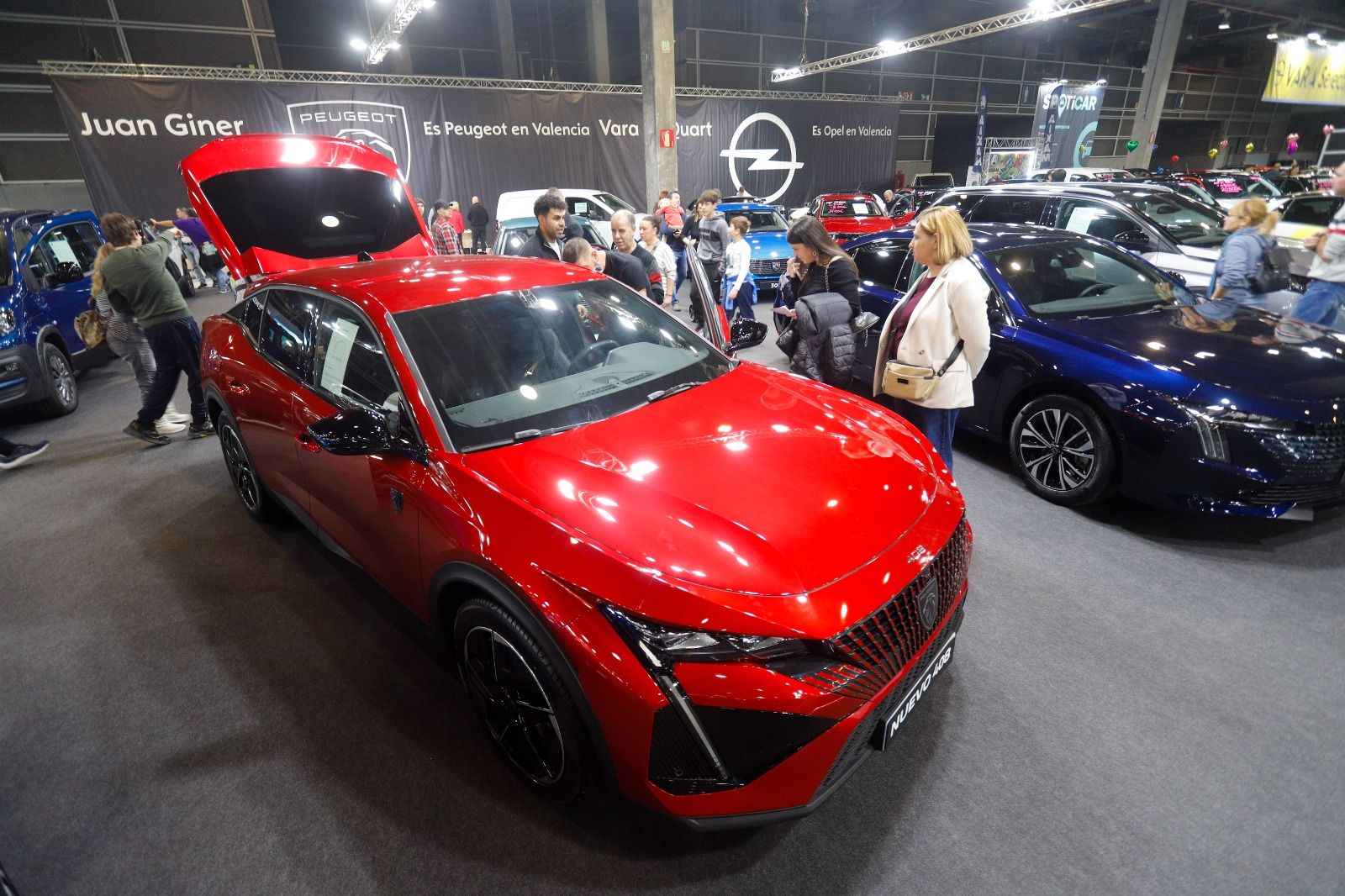 Llenazo en el primer fin de semana de la Feria del Automóvil en València