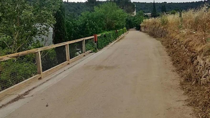 Un dels vials d&#039;accés al monestir de Sant Benet de Bages que ara han passat a ser de titularitat municipal