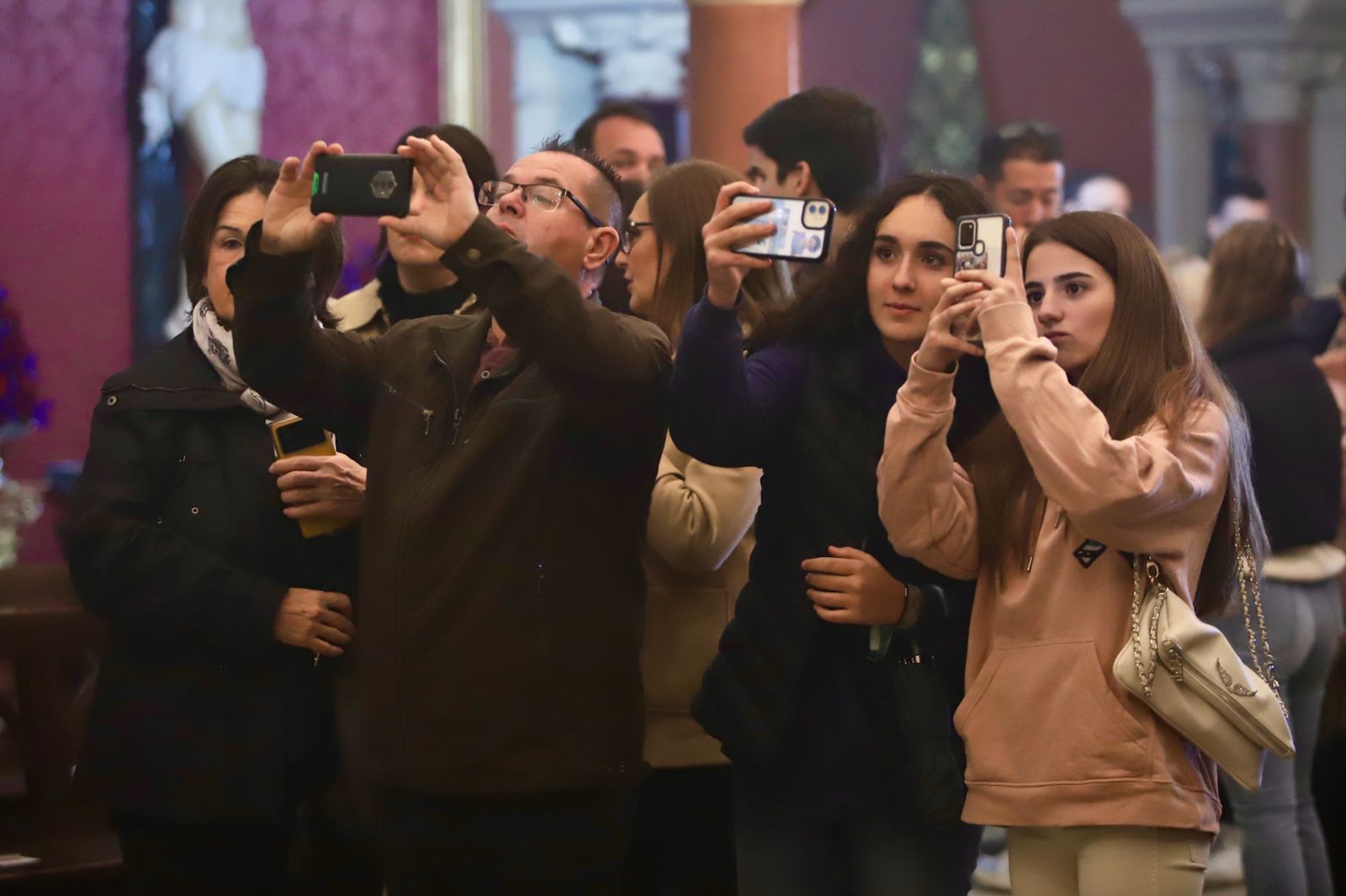 La Conversión reúne en su templo al barrio de Electromecánicas