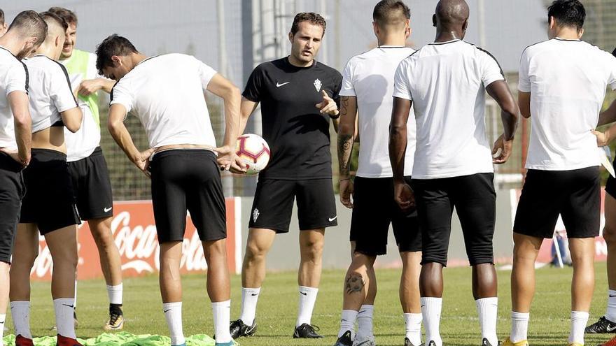 Un momento del entrenamiento de esta mañana del Sporting en Mareo.