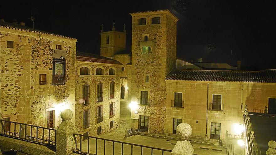 Cáceres gasta 25.000 euros al año en iluminar su ciudad monumental