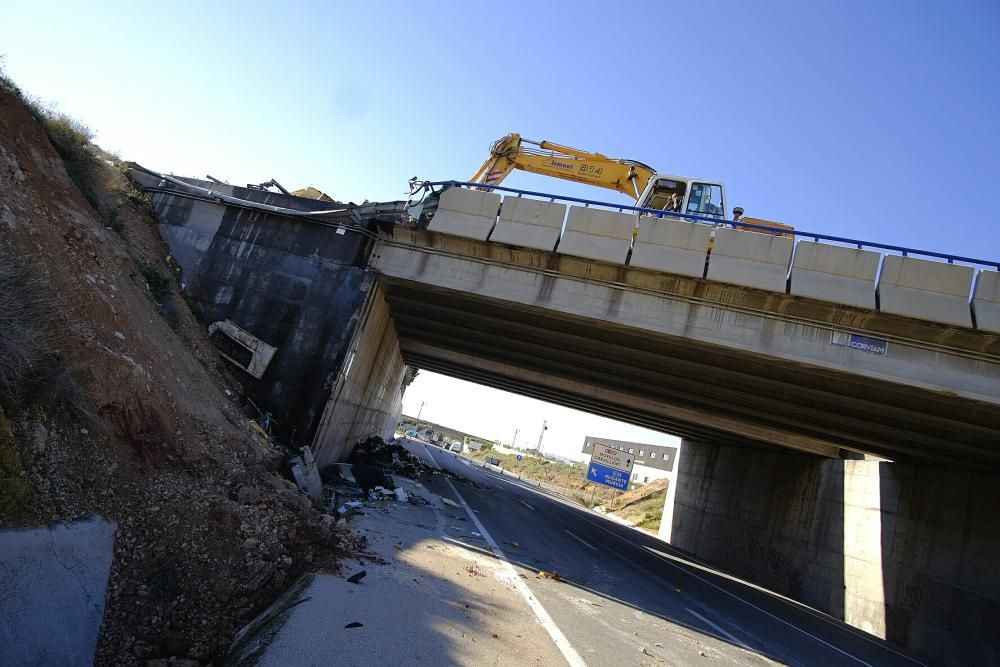 Colas kilométricas en la autovía de Madrid por el vuelco de un camión