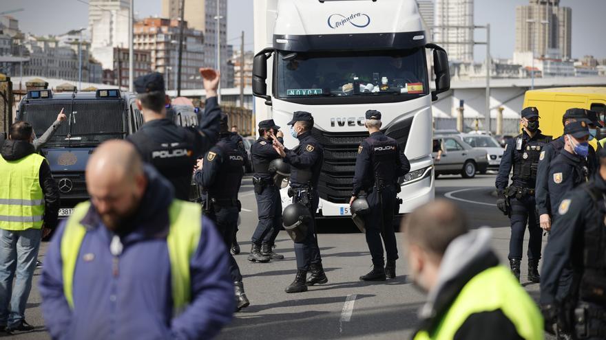 Huelga indefinida de transportistas en España