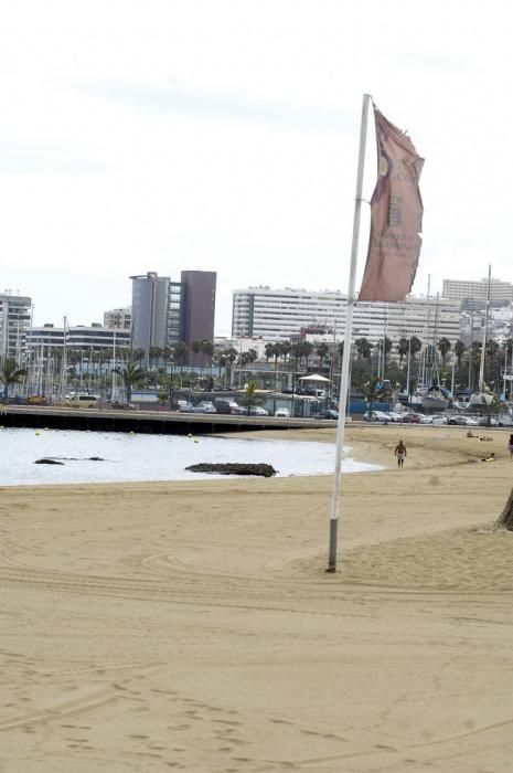 CONTAMINACION EN LA PLAYA DE LAS ALCARAVANERAS