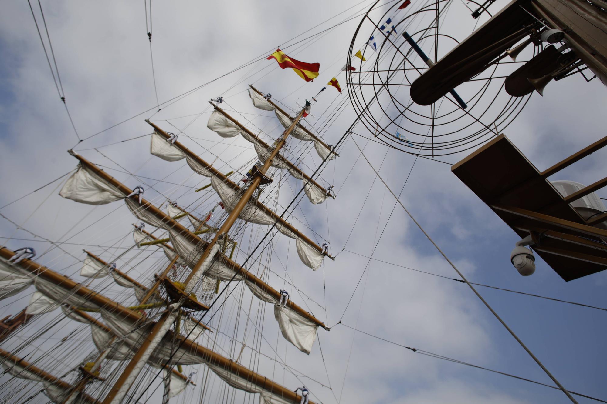 En imágenes: Colas en el puerto de Gijón para visitar el buque escuela de la Armada de México