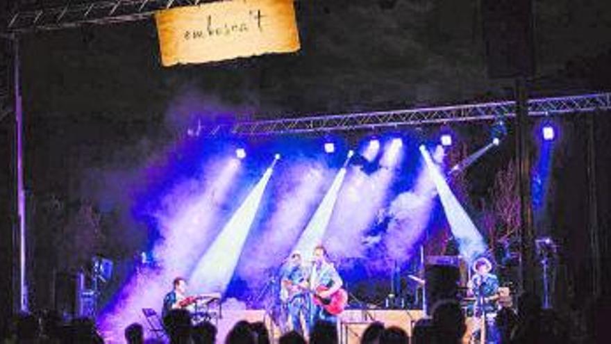 Més de 400 persones viuen la màgia al bosc amb l’Embosca’t Festival de Clariana, a l’Anoia | CLARA OROZCO