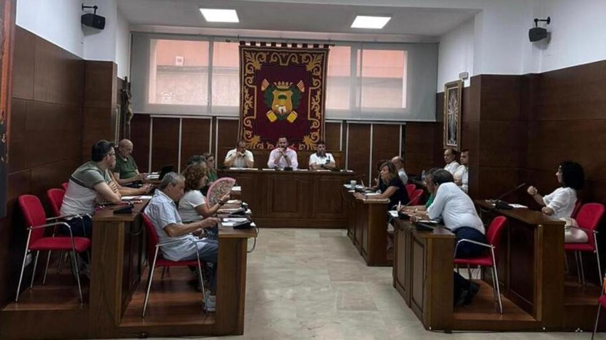 Pleno de organización del Ayuntamiento de Callosa en el que se rechazó el aumento de sueldos que proponía el gobierno en minoría del PP