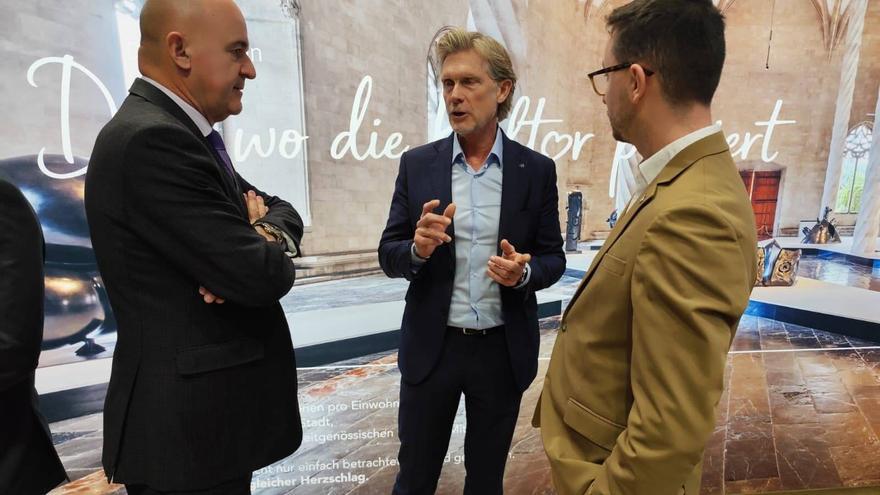 Los turoperadores señalan que Ibiza y Formentera "se beneficiarán" si se alargan los bombardeos