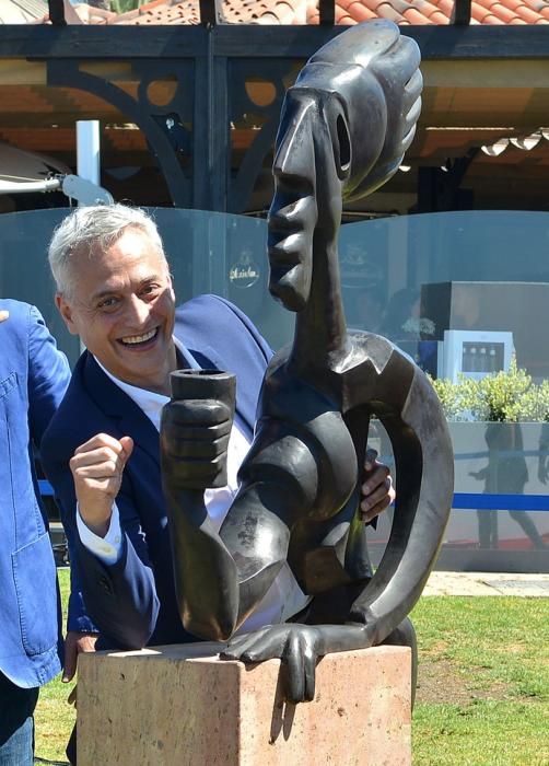 MONUMENTO BARES JAIME URRUTIA MELONERAS COCA COLA