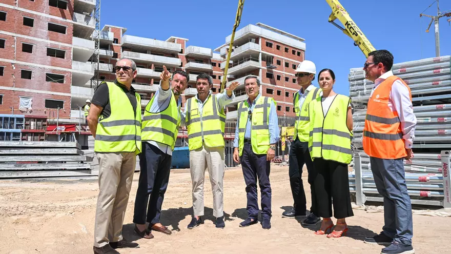 Mazón visita las obras del nuevo centro de salud de Travalón en Elche