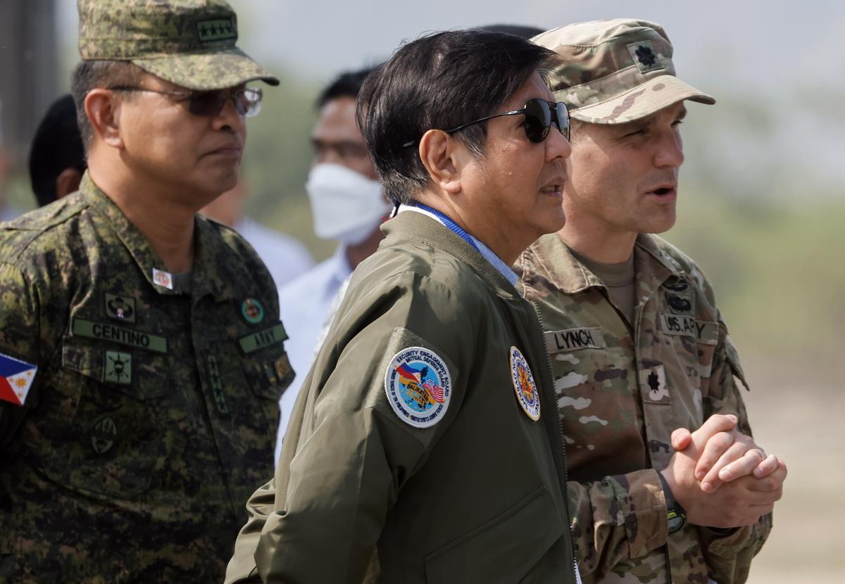 El presidente Marcos Jr. supervisa los ejercicios militares Filipinas-EEUU