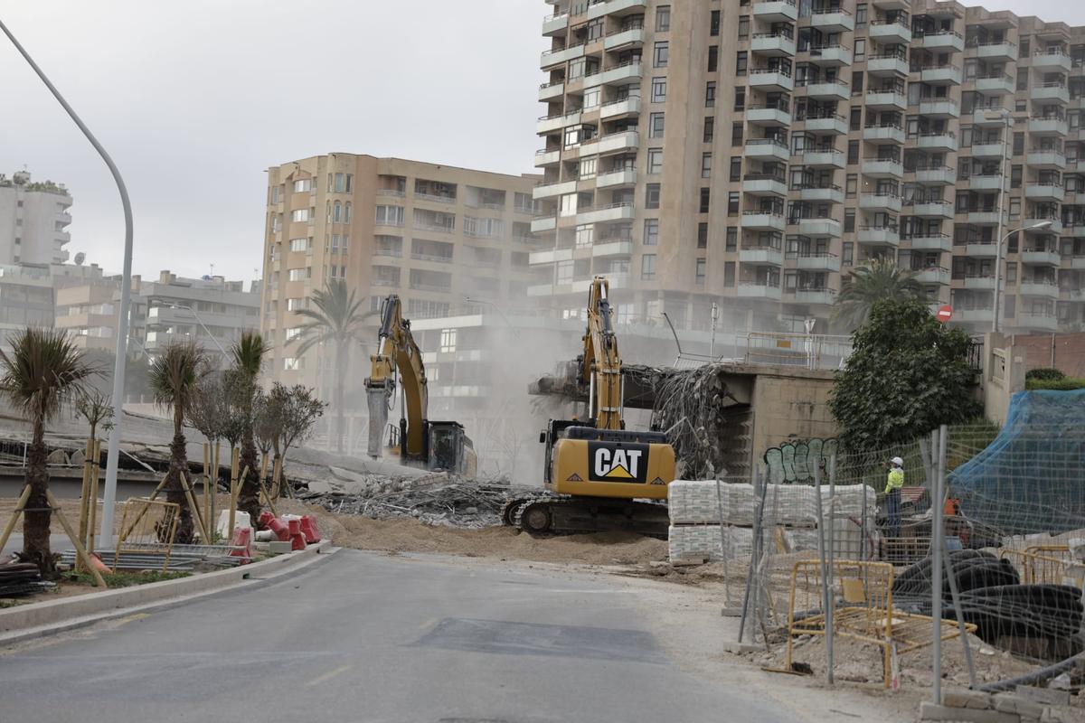 Adiós definitivo a la histórica pasarela del edificio Mediterráneo