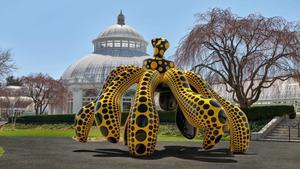 Una de las piezas de Yayoi Kusama reunidas bajo el título ’Cosmic nature’ en el Jardín Botánico del Bronx. 