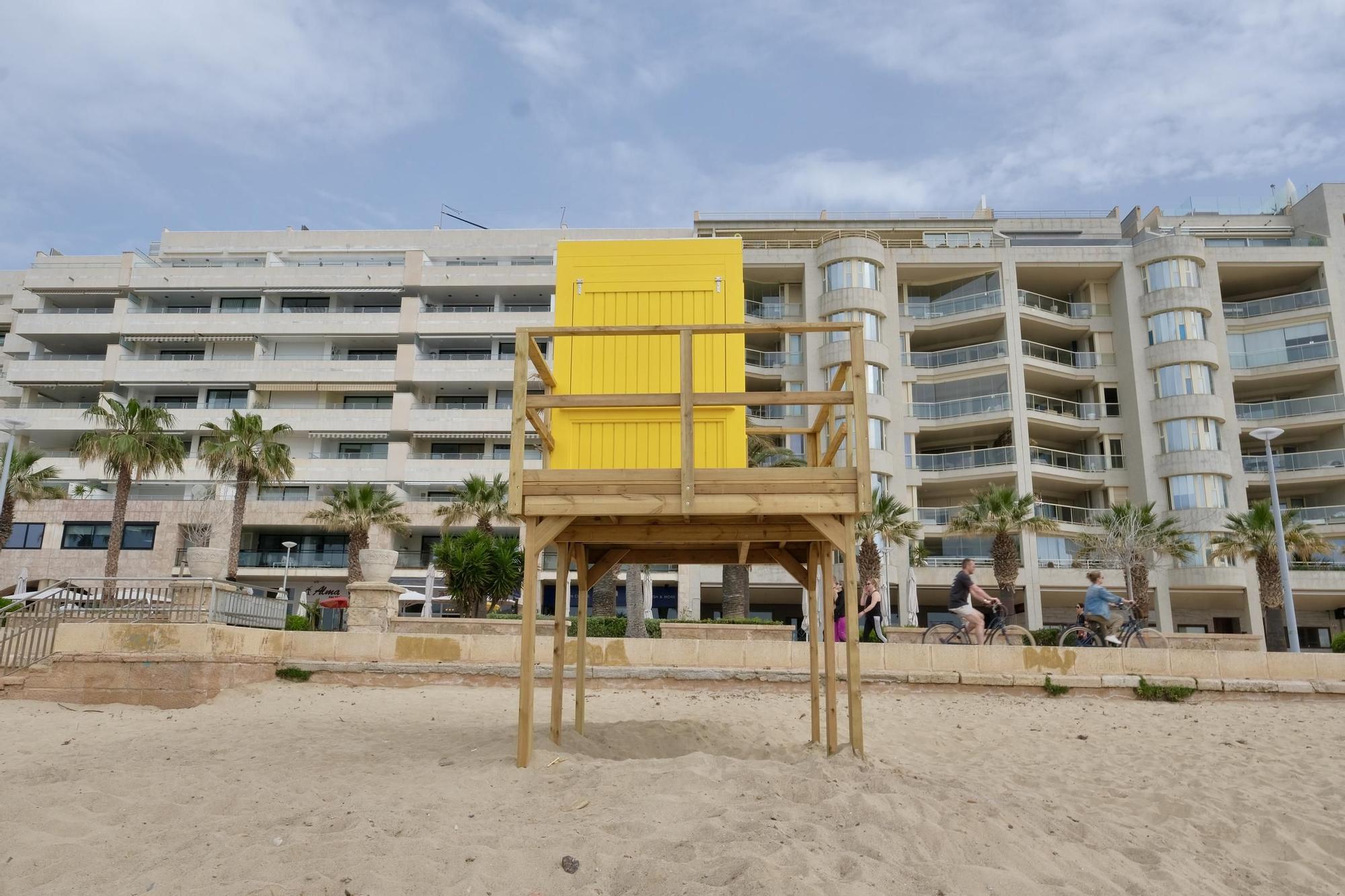 Así son las nuevas torres amarillas de socorristas que estrenan las playas de Palma