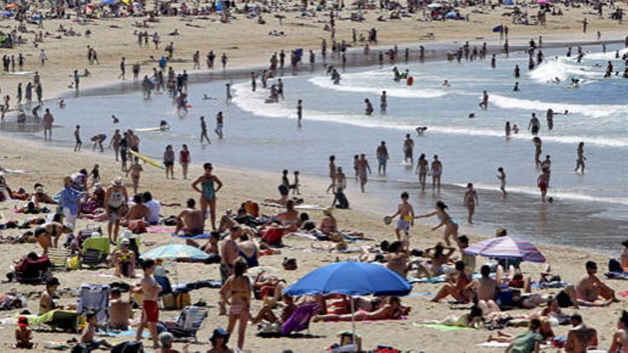 Las playas españolas, repletas de turistas.