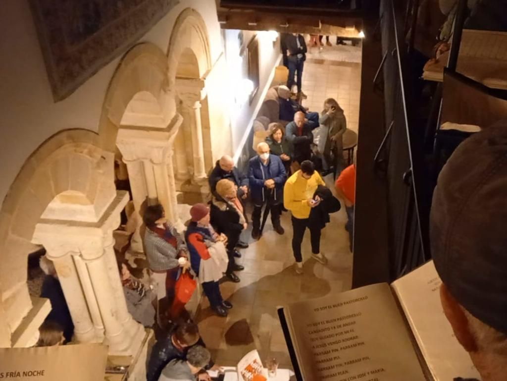 La Navidad se enciende en el Monasterio de San Pedro de Villanueva, en Cangas de Onís