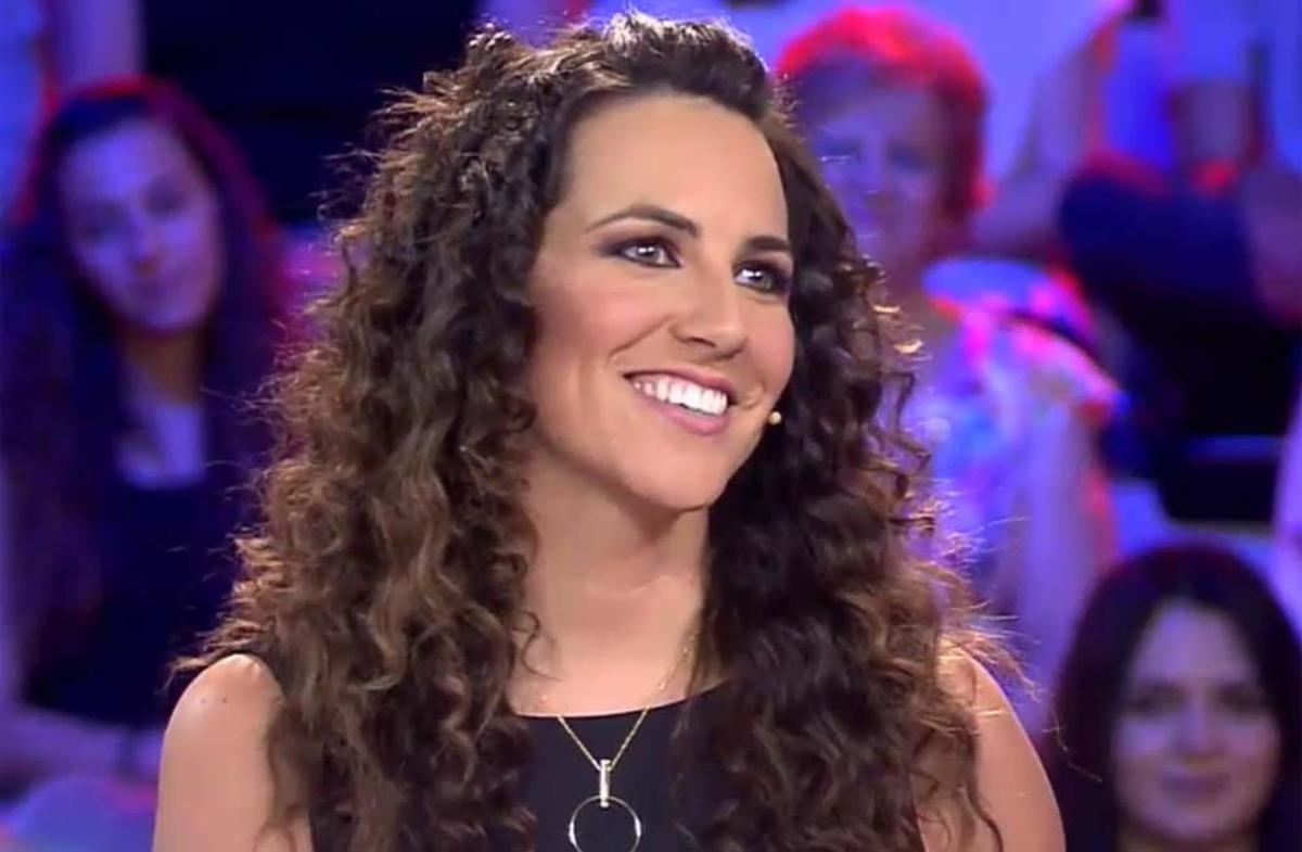 Irene Junquera sorprendió con su melena rizada