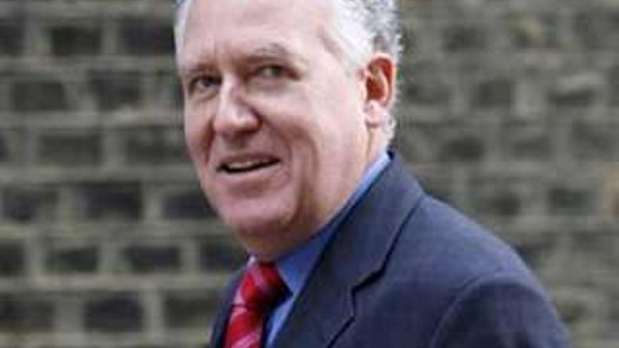 Dimite el ministro británico de Trabajo Peter Hain