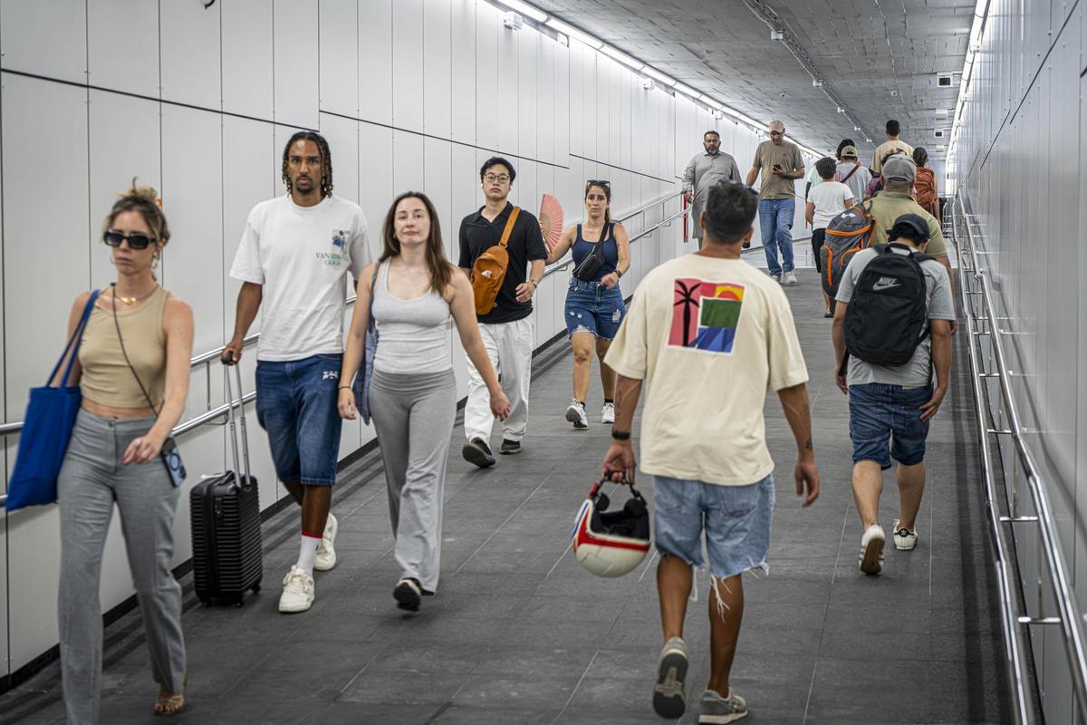 Reabre la estación Verdaguer de la L4 del metro de Barcelona y su enlace con la L5 Reabre la estación Verdaguer de la L4 del metro de Barcelona y su enlace con la L5
